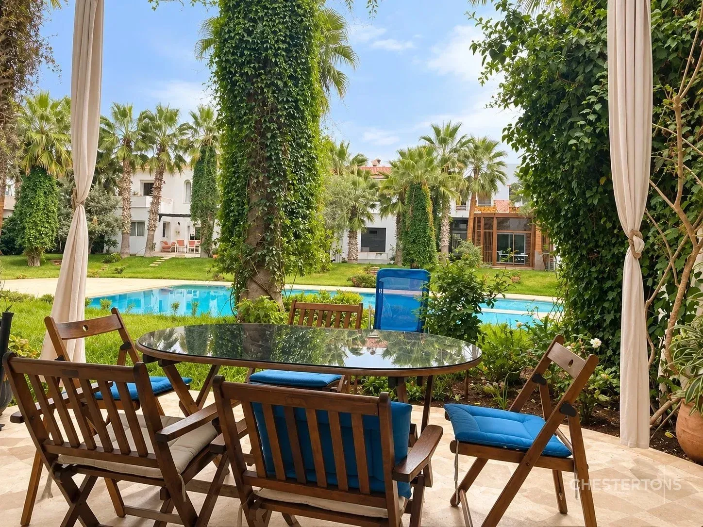 Triplex meublé à louer à Harhoura, Résidence avec piscine - تمارة