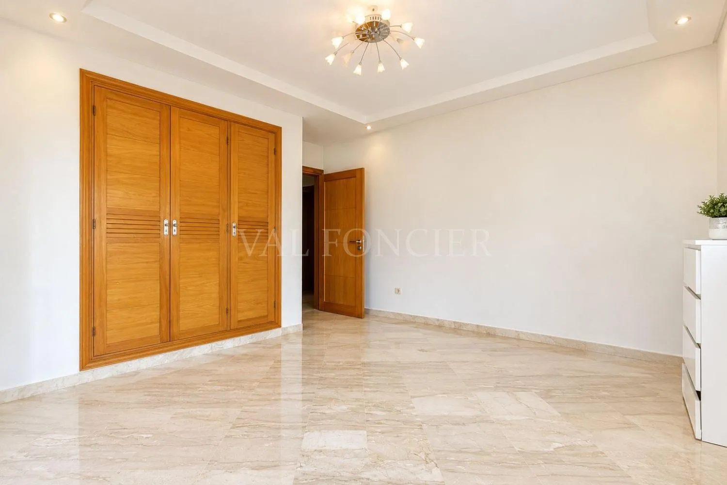 Location Lumineux appartement 124m2 3chambres avec balcon Californie, Casablanca - الدار البيضاء (3)