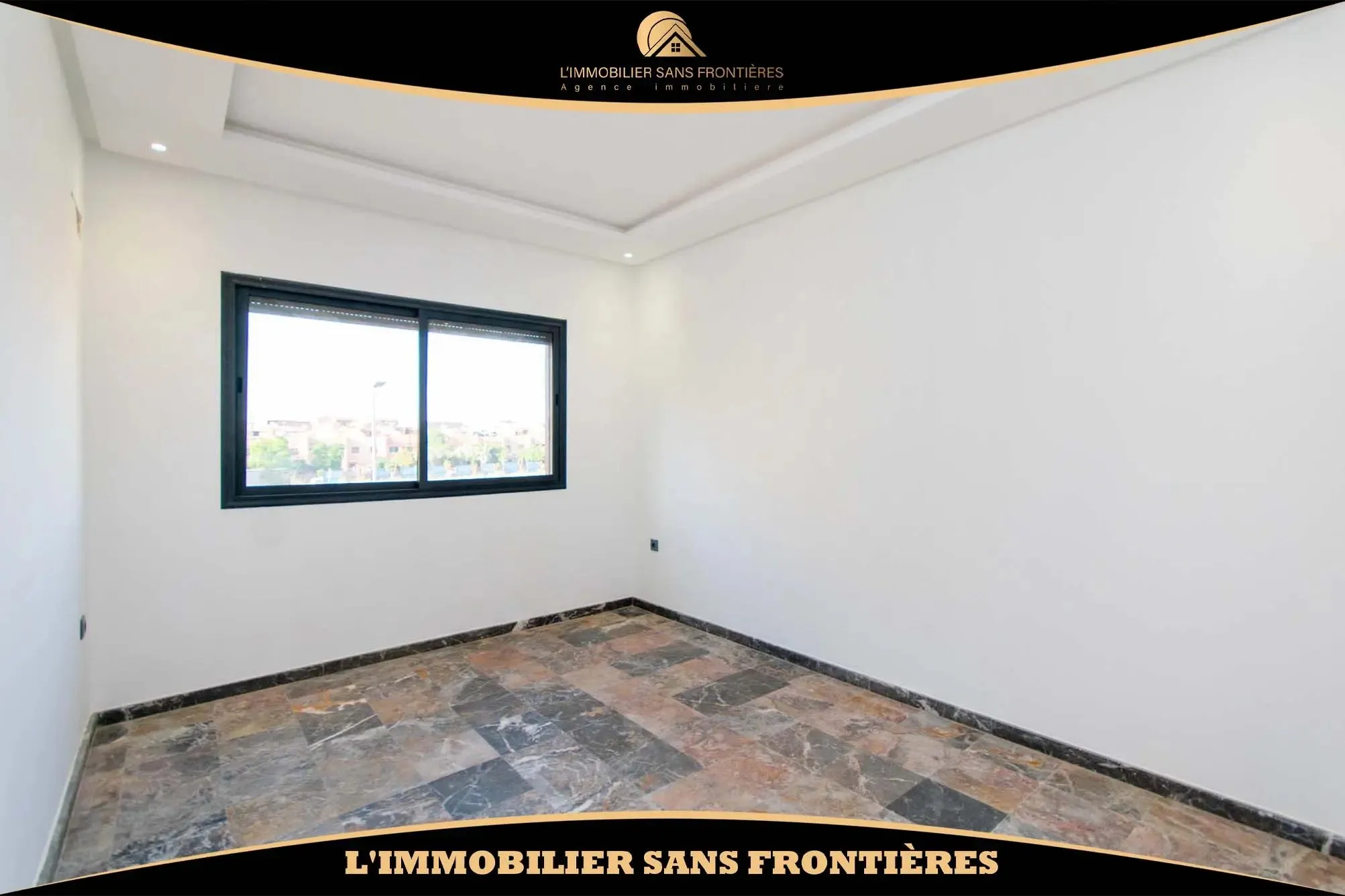 Appartement vide de 86 m² à louer à Bouakkaz – 2 chambres, salon, séjour et cour extérieure - مراكش