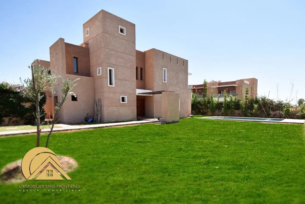 Villa vide sur terrain de 1 000 m² à Noria – 3 suites, piscine privée, terrasse et cheminée - مراكش (2)