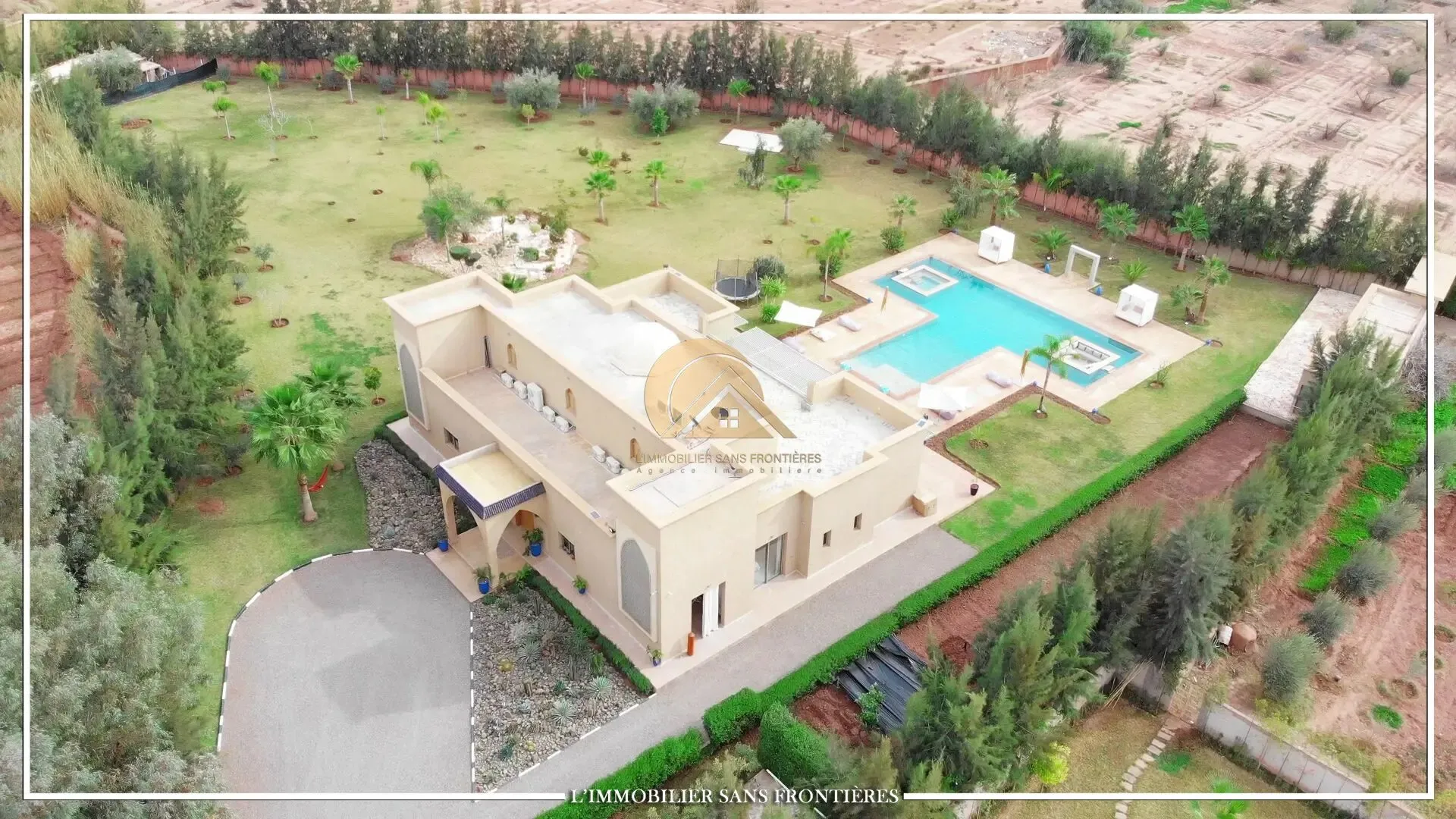 Villa privée meublée à louer sur la Route d’Ouarzazate, Marrakech – Grande piscine privée et vue sur l’Atlas - مراكش (2)