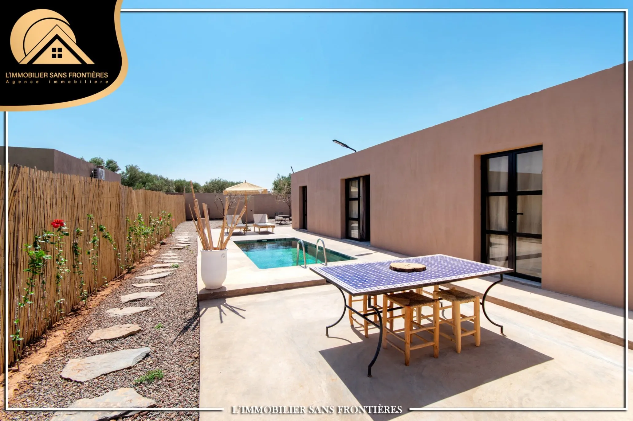 Ensemble de bungalows et suites à louer — piscine – Route Ourika km 17, Marrakech - مراكش