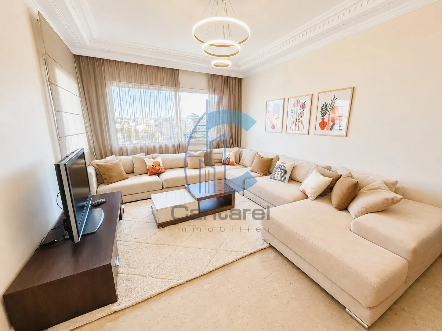 APPARTEMENT MEUBLÉ TRAVERSANT – DERNIER ÉTAGE – MAARIF - الدار البيضاء