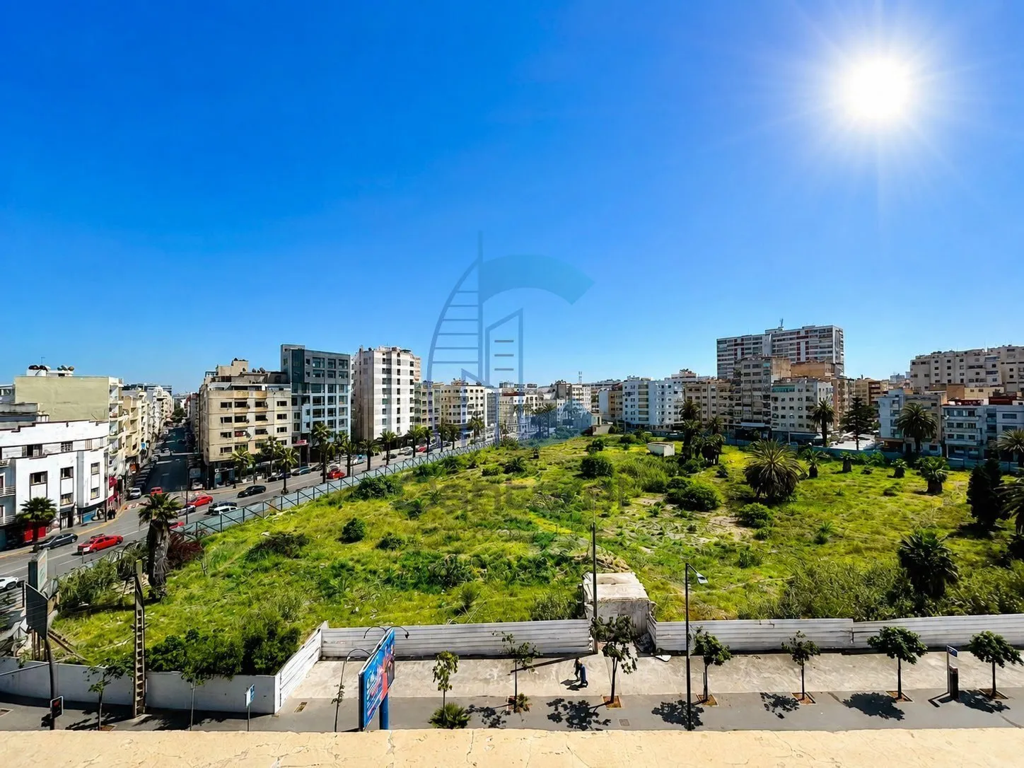 APPARTEMENT MEUBLÉ TRAVERSANT – DERNIER ÉTAGE – MAARIF - الدار البيضاء (2)