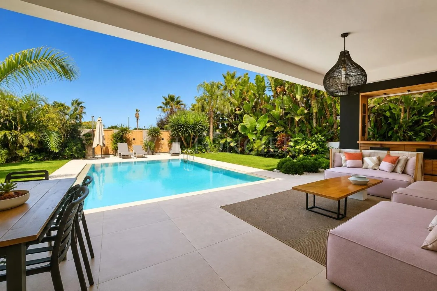Location magnifique villa de plain-pied à Aïn Diab Extension – 4 chambres et piscine - الدار البيضاء (3)