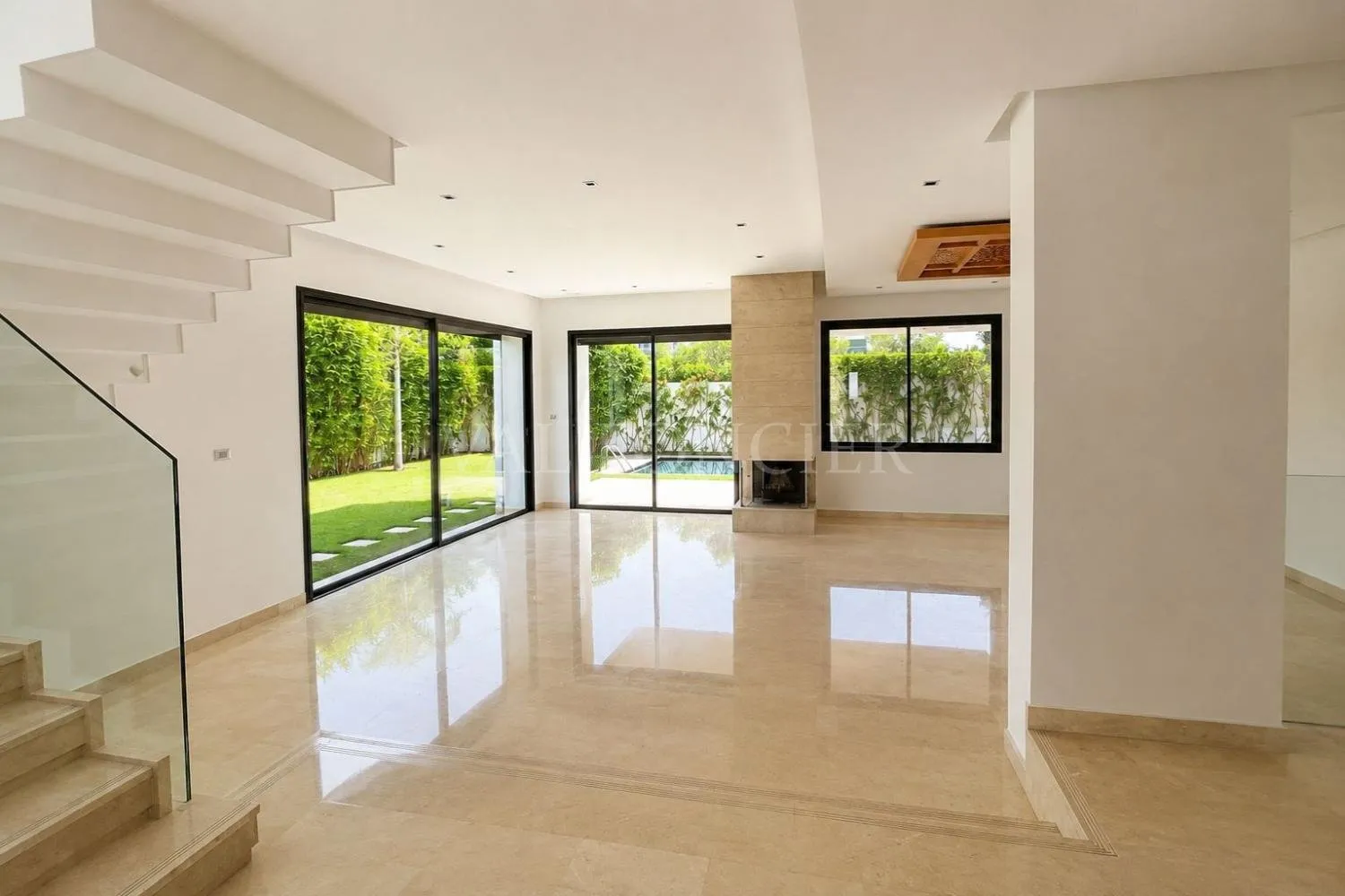 Location superbe villa 570m2 4chambres avec piscine Ville Verte, Bouskoura - الدار البيضاء (4)