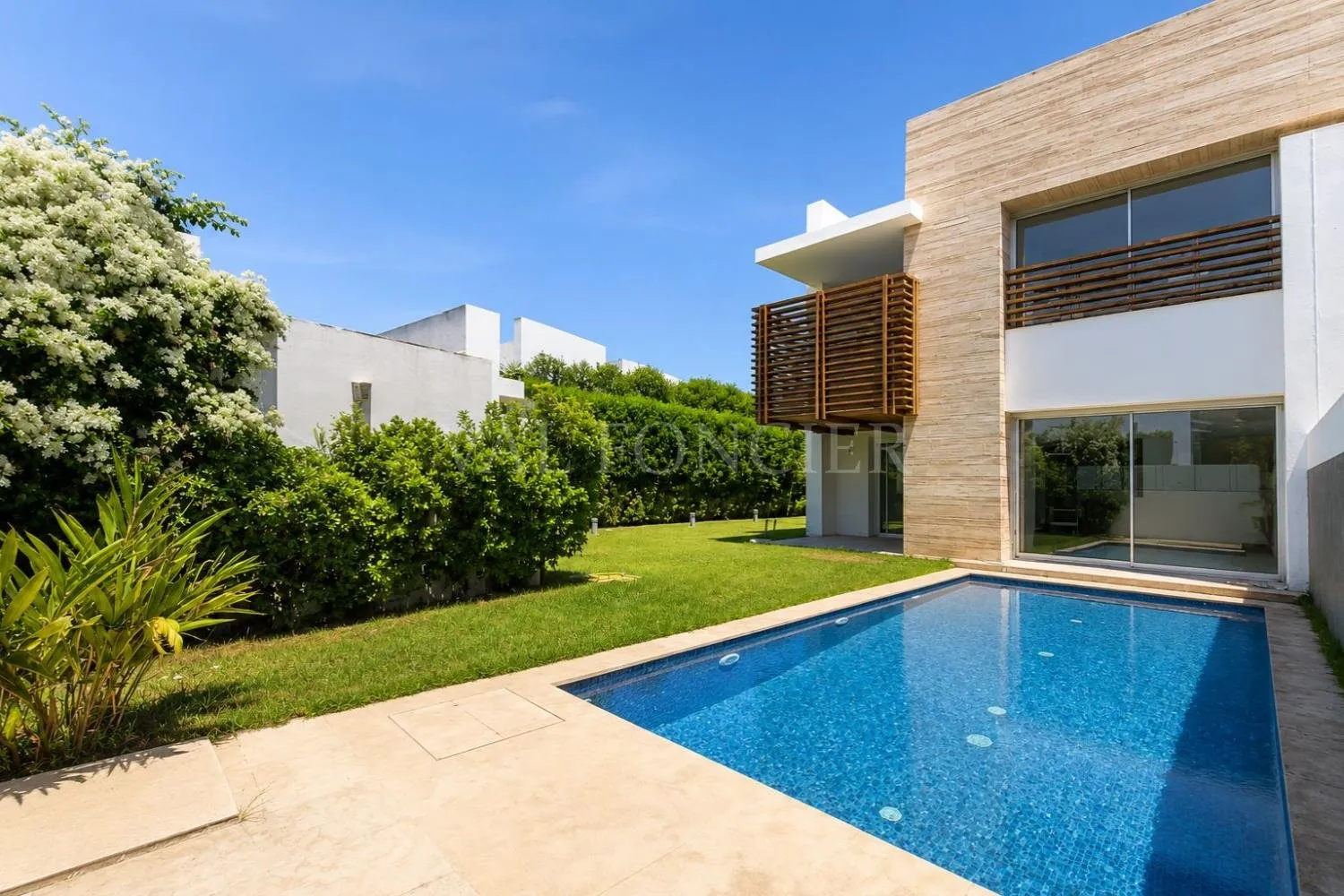 Location Superbe Villa 563m2 4 Chambres avec Piscine, Bouskoura - الدار البيضاء