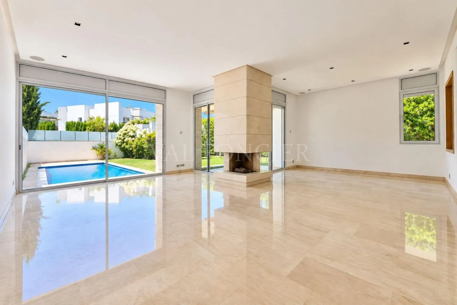 Location Superbe Villa 563m2 4 Chambres avec Piscine, Bouskoura - الدار البيضاء (3)
