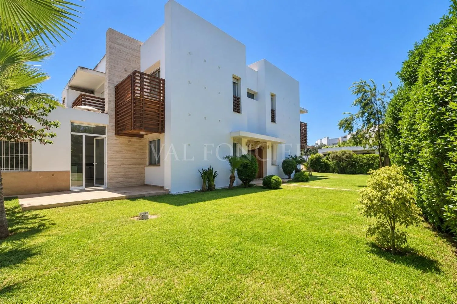 Location Superbe Villa 563m2 4 Chambres avec Piscine, Bouskoura - الدار البيضاء (2)