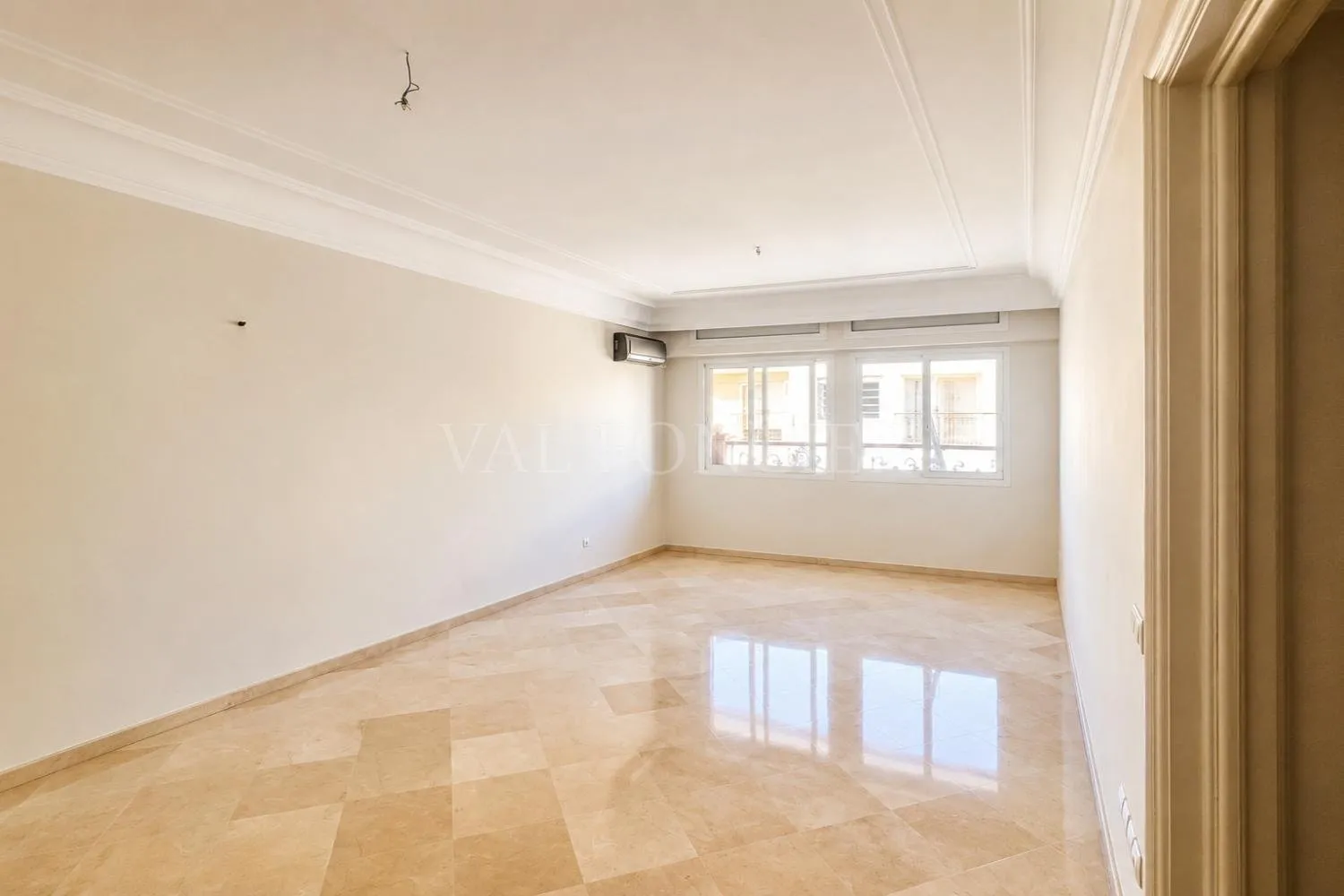 Location Superbe Appartement 3Chambres avec terrasse étage élevé Racine, Casablanca - الدار البيضاء (2)