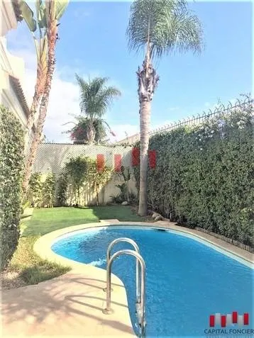 VILLA AVEC JARDIN ET PISCINE /AIN DIAB / 3 CHAMBRES - الدار البيضاء