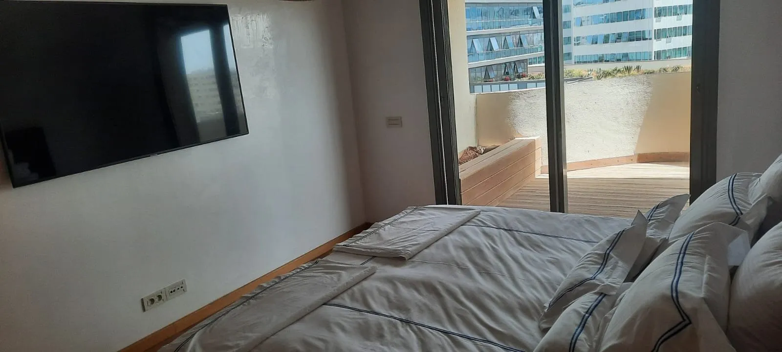 BEL APPT MEUBLE EN LOCATION -MARINA - الدار البيضاء (4)