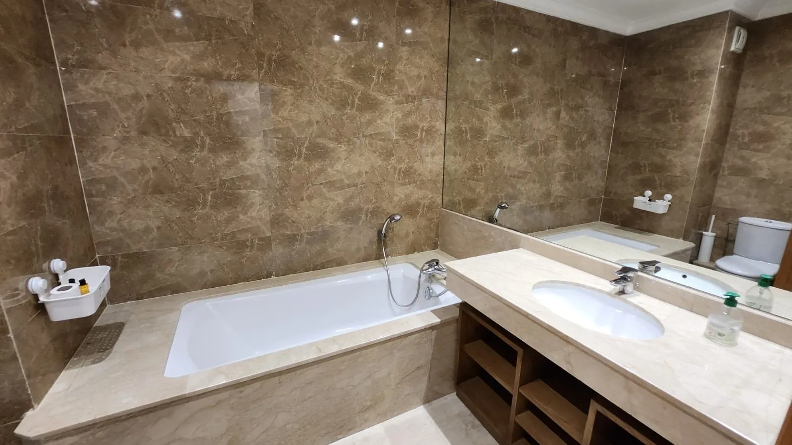APPT BIEN MEUBLE EN LOCATION -MAARIF- - الدار البيضاء (3)