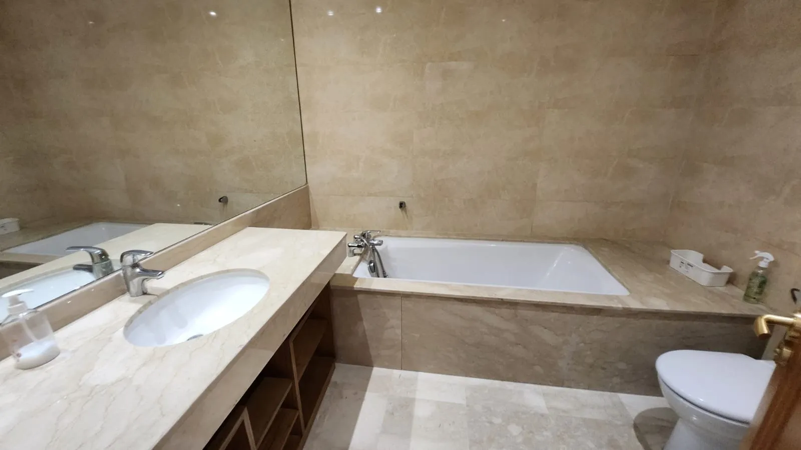 APPT BIEN MEUBLE EN LOCATION -MAARIF- - الدار البيضاء (4)