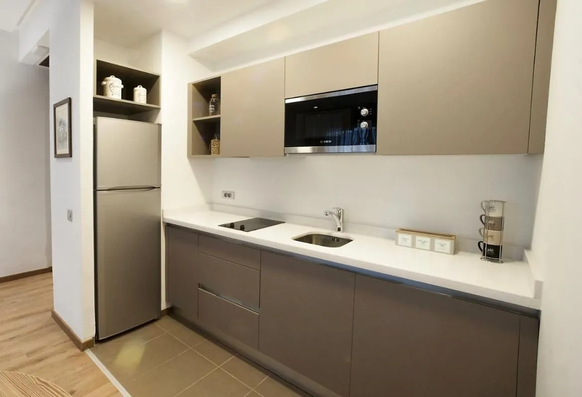 TRES BEAU STUDIO MEUBLE EN LOC. -AIN DIAB- - الدار البيضاء (2)