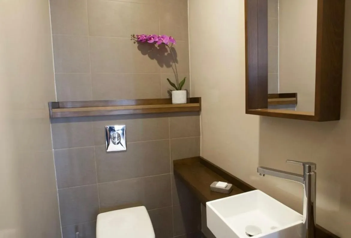 TRES BEAU STUDIO MEUBLE EN LOC. -AIN DIAB- - الدار البيضاء (4)