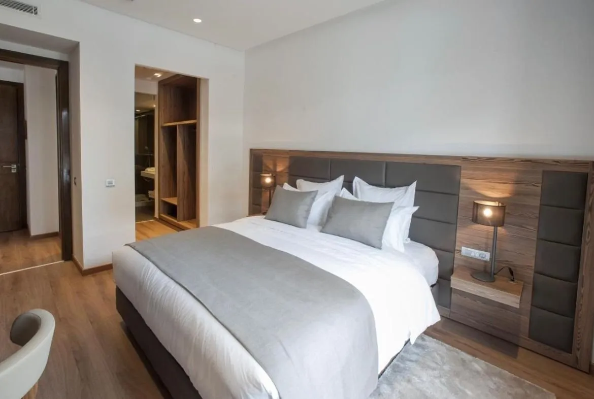 TRES BEAU STUDIO MEUBLE EN LOC. -AIN DIAB- - الدار البيضاء (3)