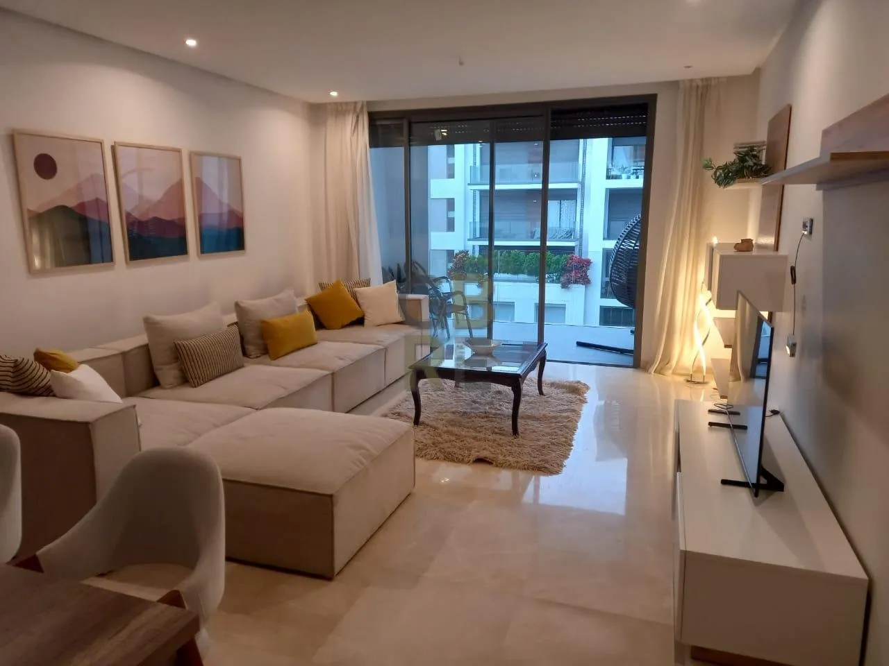 Magnifique appartement meublée à louer sans vis-à-vis avec deux façades à Eagle Hills - الرباط