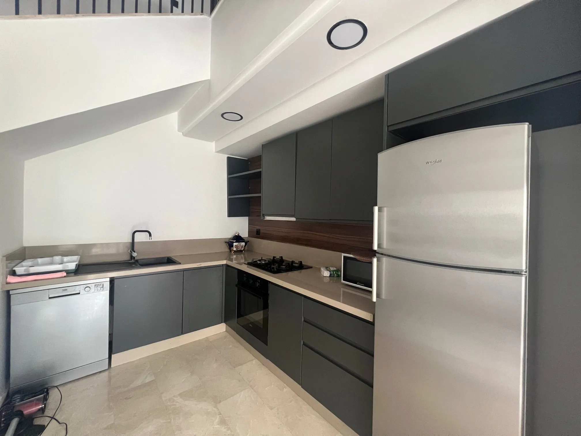 JOLI DUPLEX/2 CHAMBRES/ MEUBLE / MODERNE - الدار البيضاء (3)