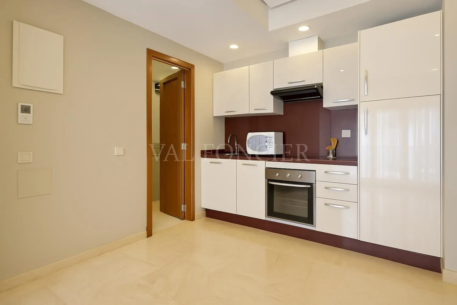 Location Studio Meublé Moderne avec balcon Racine Extention, Casablanca - الدار البيضاء (3)