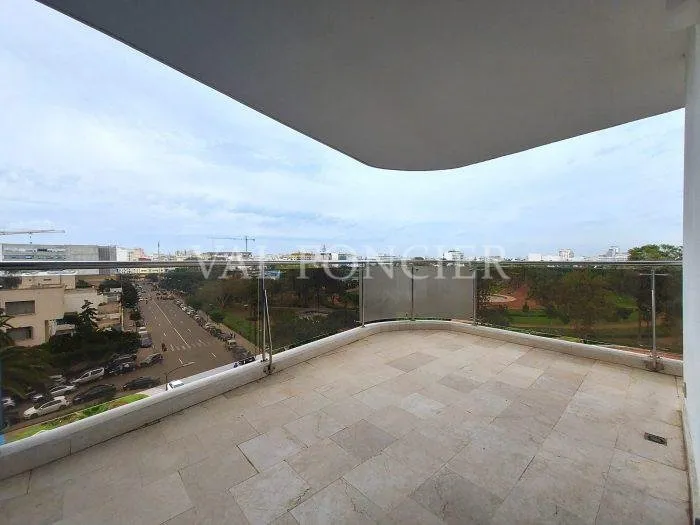 Location sublime Appartement 210m2 avec terrasse sans vis-à-vis Gauthier, Casablanca - الدار البيضاء (4)