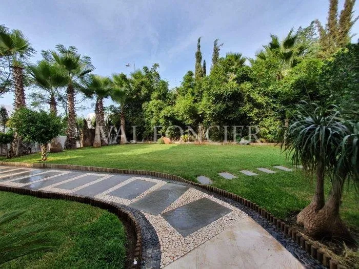 Location Villa 725m2 Avec Piscine, Palmeraie Bouskoura - الدار البيضاء (2)