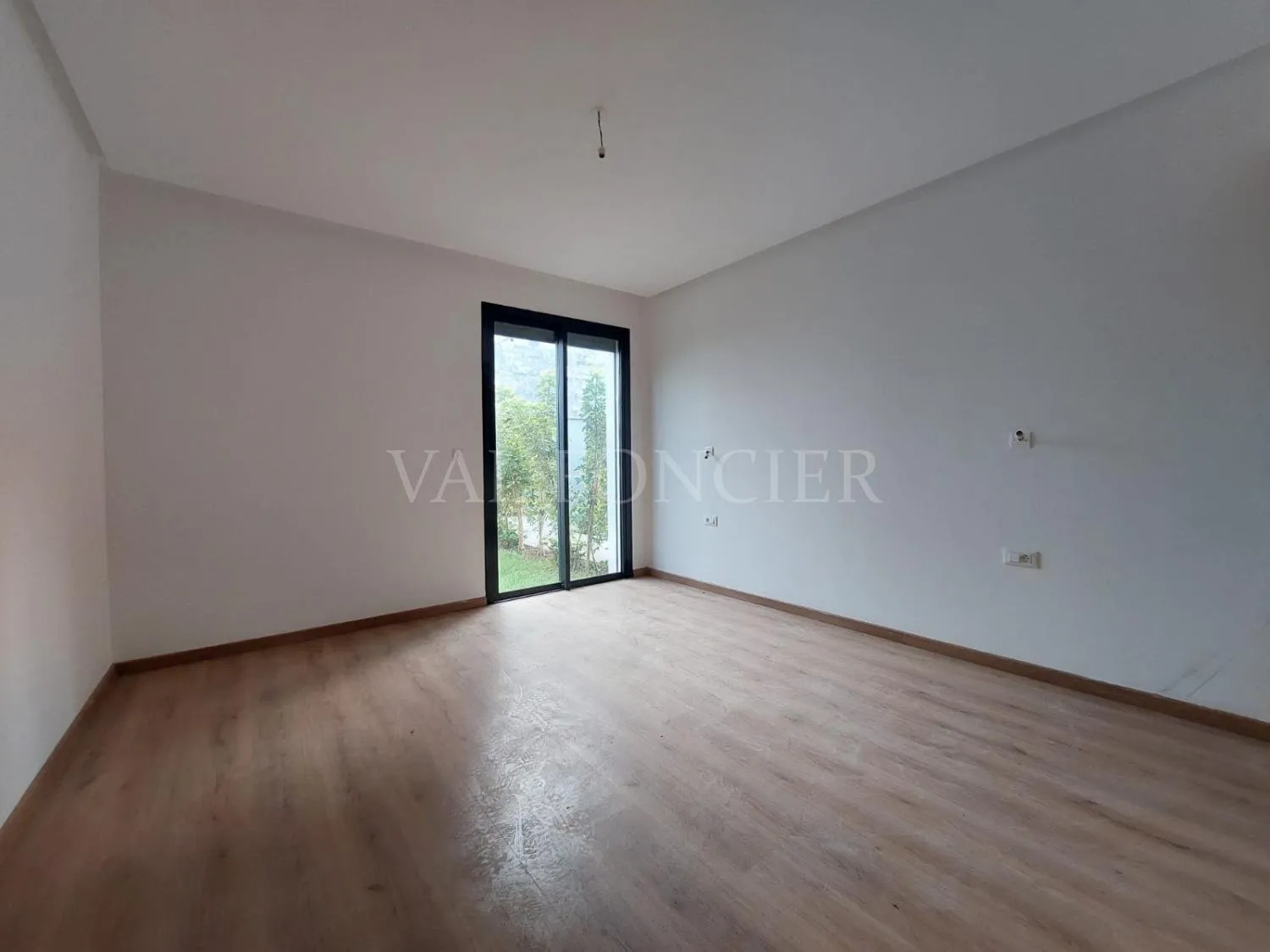 Superbe appartement Rez-de-jardin à louer 100m2 Bouskoura - الدار البيضاء (4)