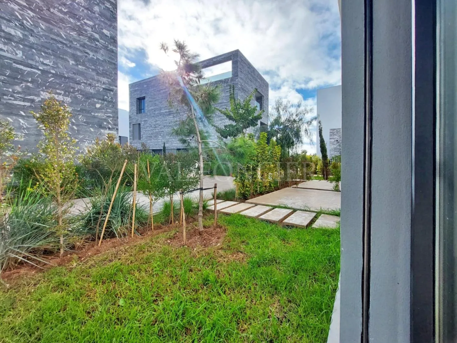 Location Très bel appartement rez-de-jardin 100m2 Bouskoura - الدار البيضاء (3)