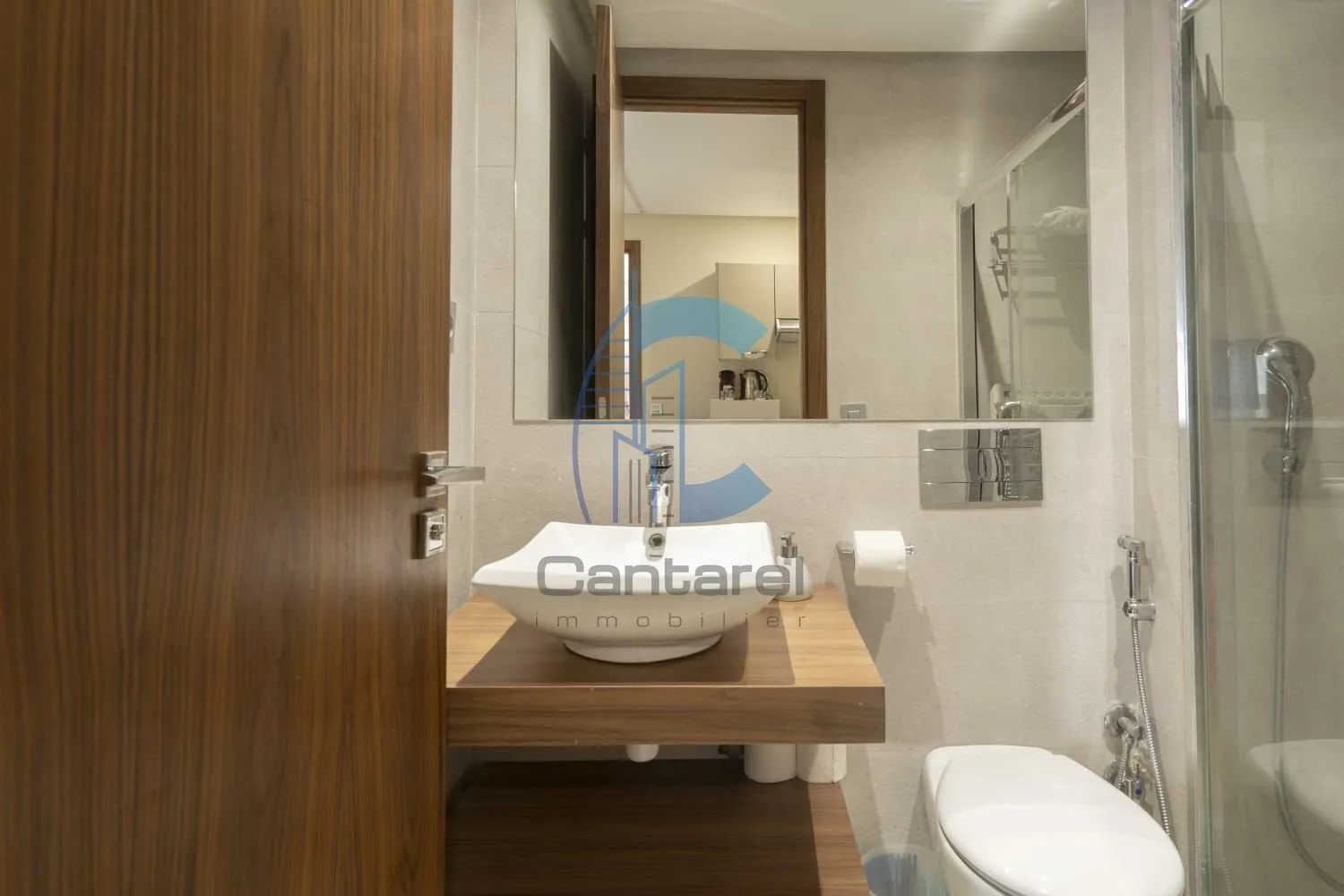 Studio meublé à vendre ou à louer – Emplacement premium face Gare de l’Oasis, piscine rooftop et parking titré - الدار البيضاء (4)