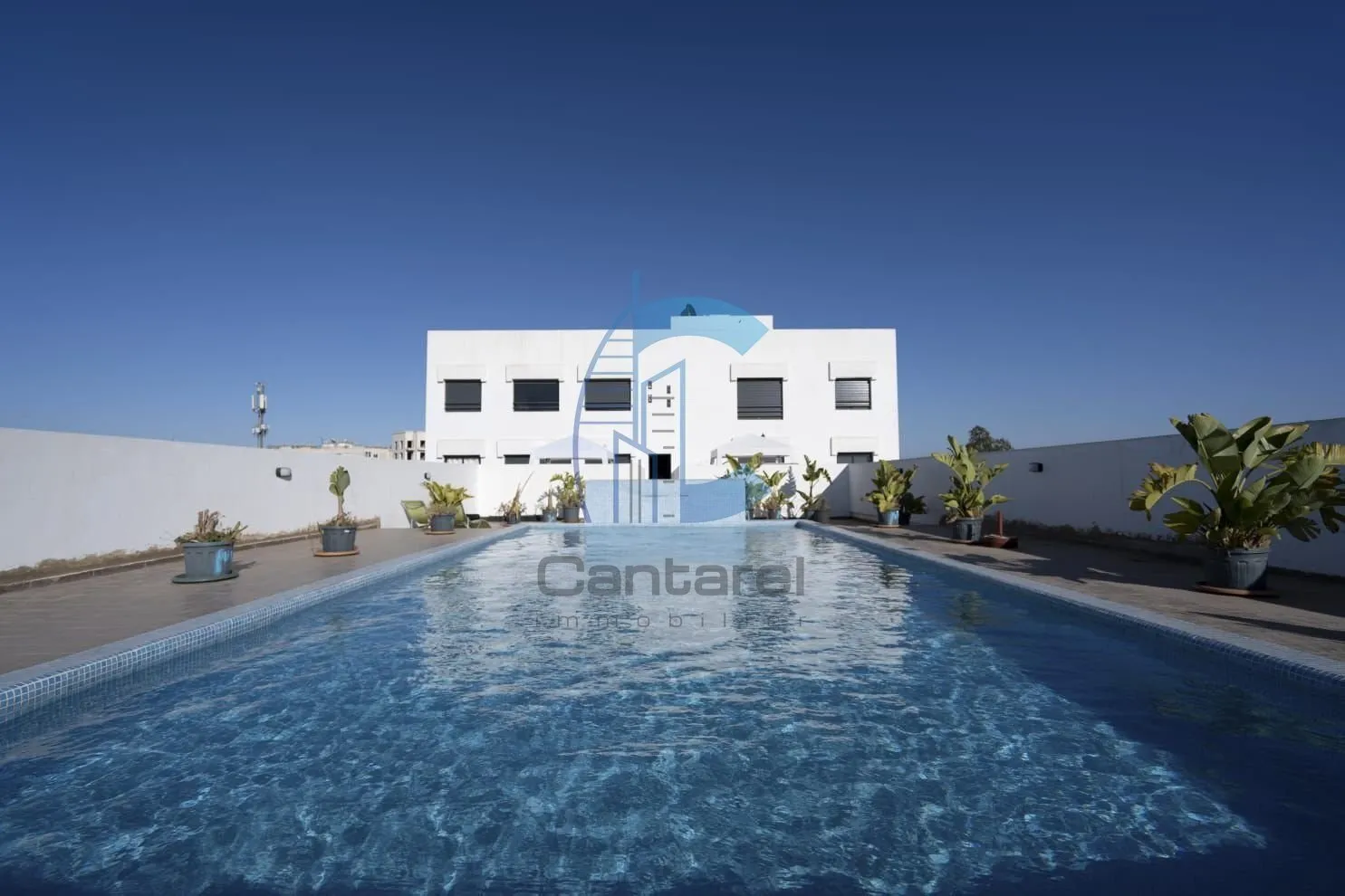 Studio meublé à vendre ou à louer – Emplacement premium face Gare de l’Oasis, piscine rooftop et parking titré - الدار البيضاء (2)
