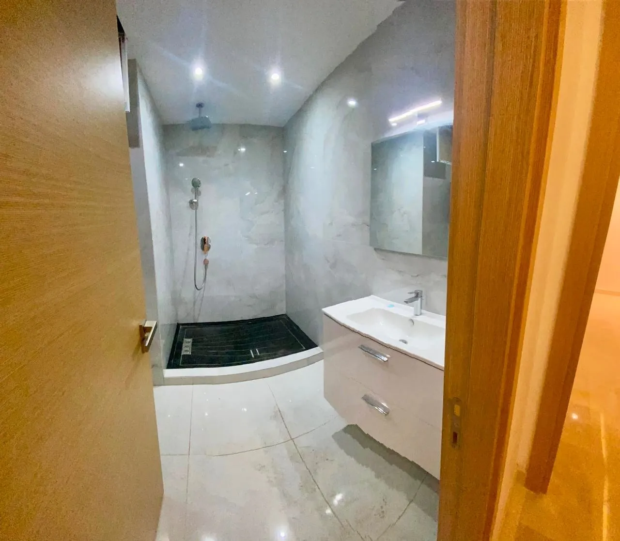 Superbe appartement neuf à louer sans vis-à-vis - الرباط (4)