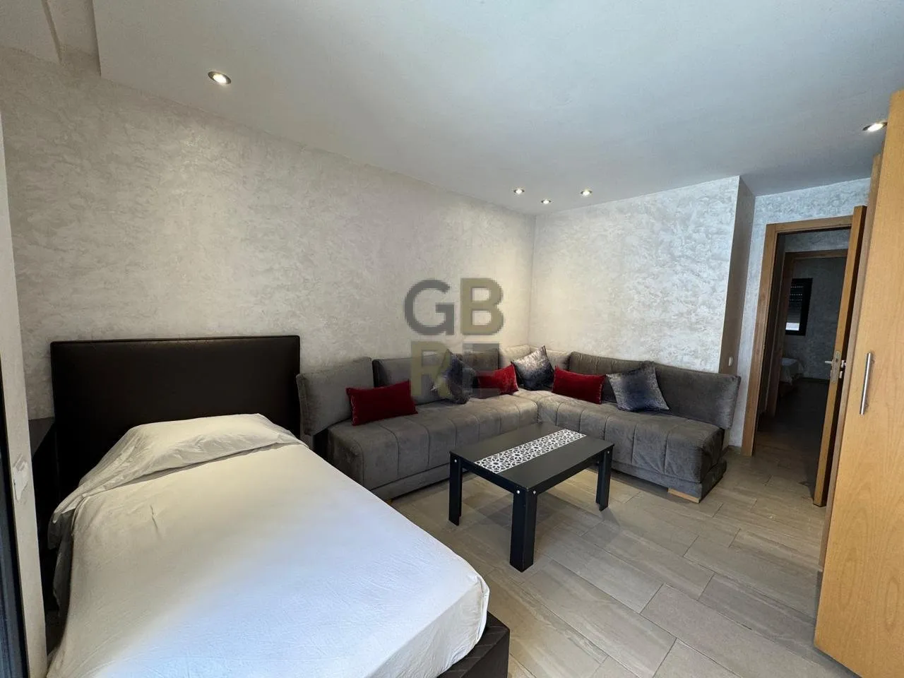 Appartement en location meublée dans une résidence fermée et sécuriser avec piscine à Harhoura val d'or - الرباط (2)