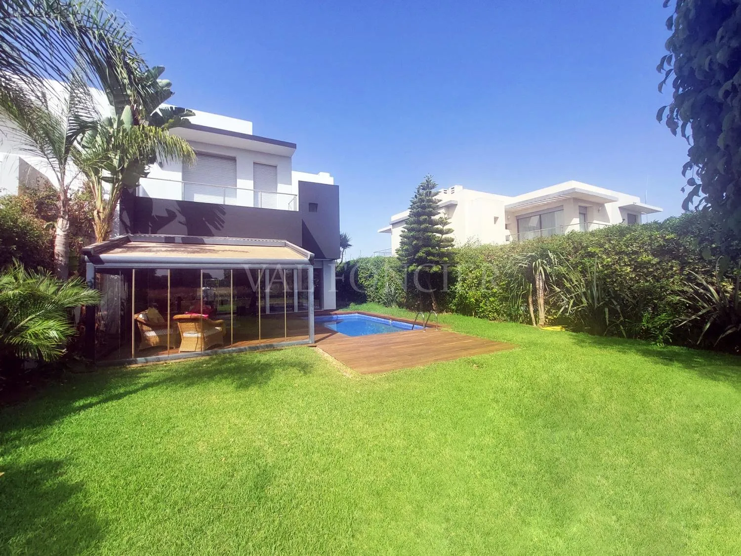 Location Villa 561m2 avec piscine Front golf, Bouskoura - الدار البيضاء (3)