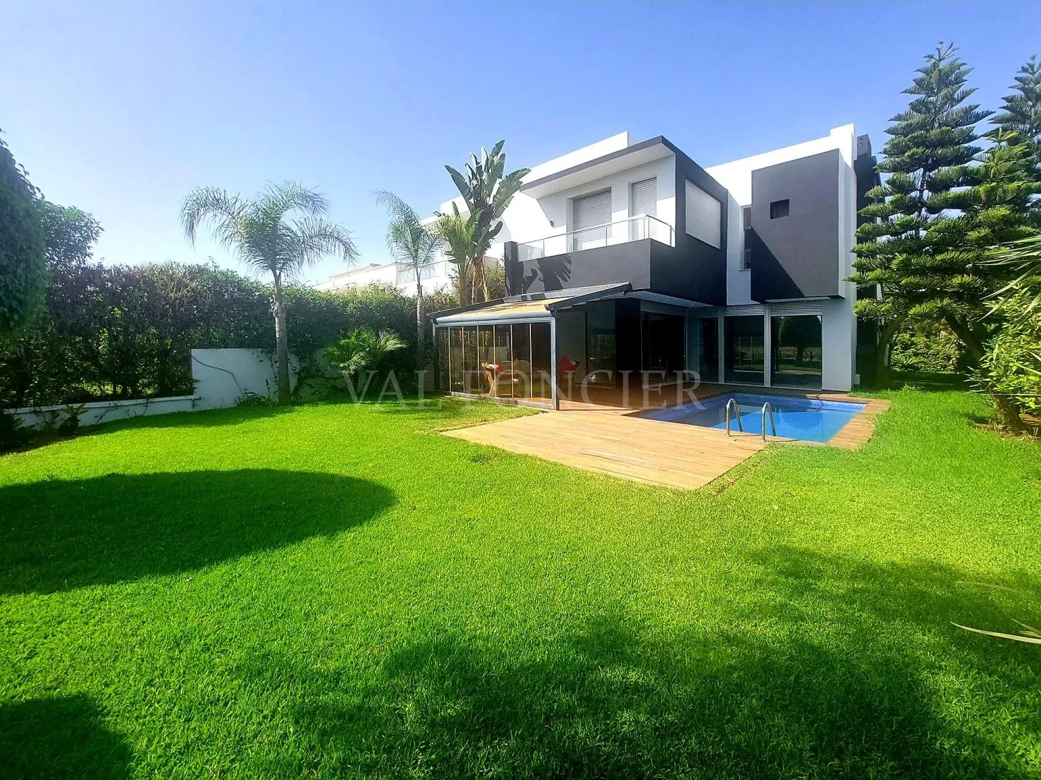 Location Villa 561m2 avec piscine Front golf, Bouskoura - الدار البيضاء
