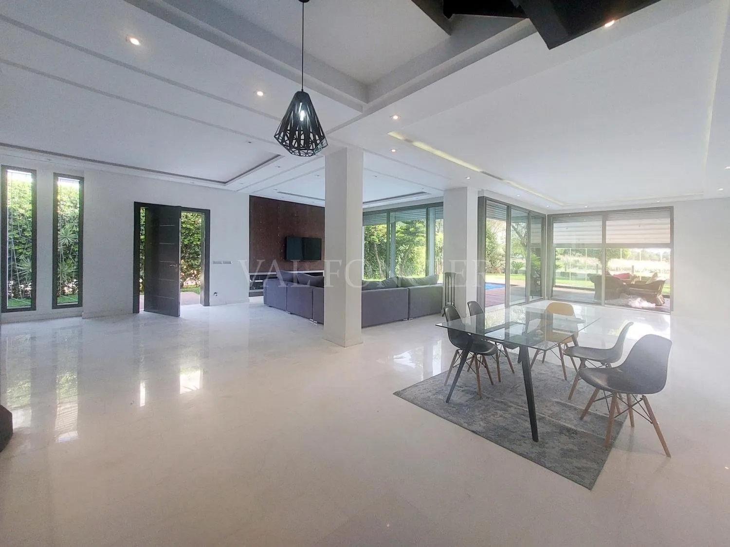 Location Villa 561m2 avec piscine Front golf, Bouskoura - الدار البيضاء (4)