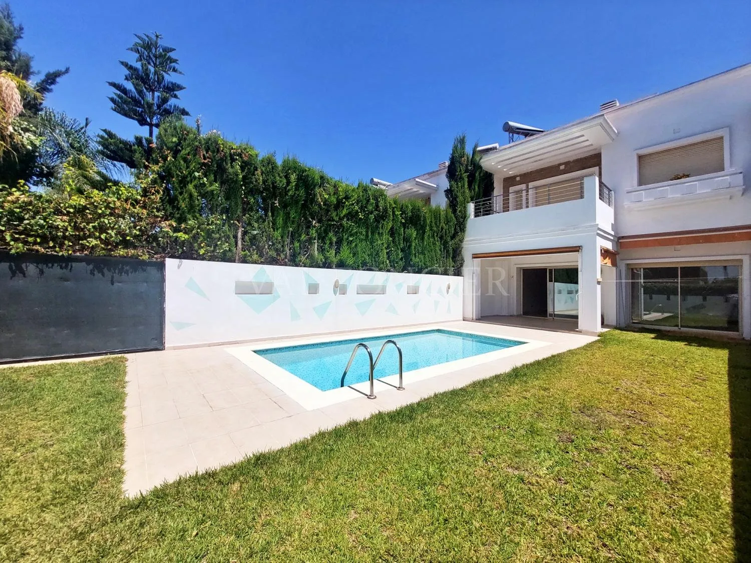 Location très belle villa 300m2 avec piscine à Prestigia Ville verte Bouskoura - الدار البيضاء