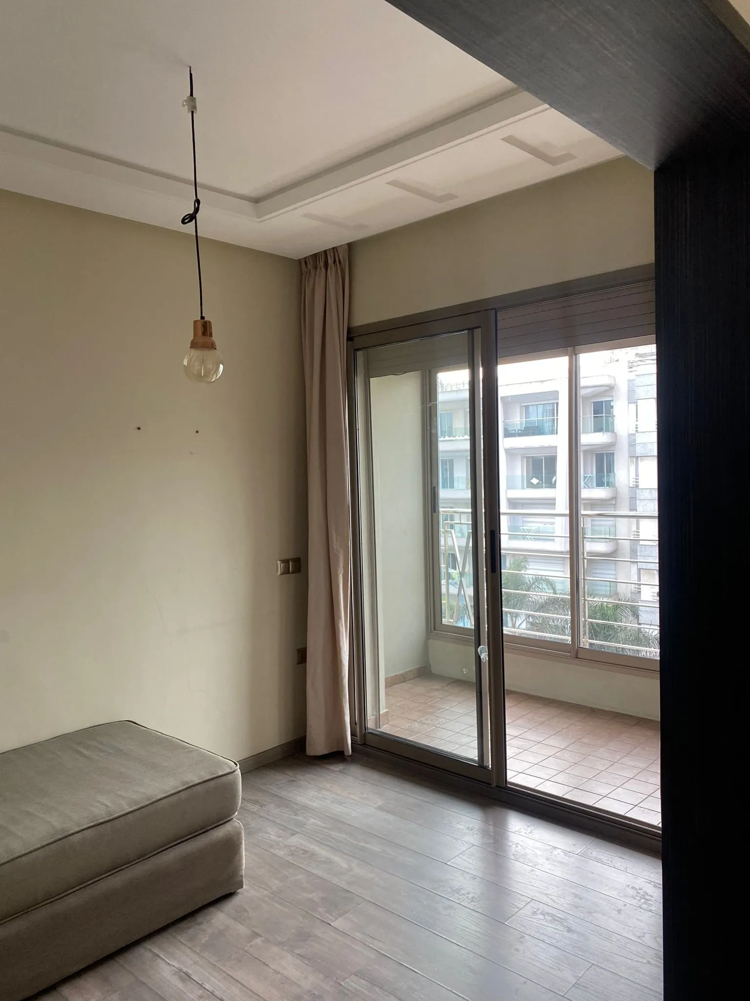 APPT SEMI MEUBLE  A LOUER -RACINE- - الدار البيضاء