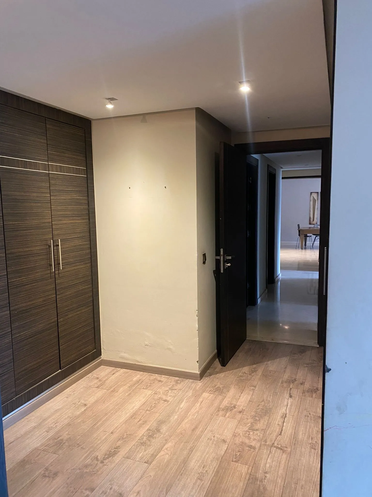 APPT SEMI MEUBLE  A LOUER -RACINE- - الدار البيضاء (3)