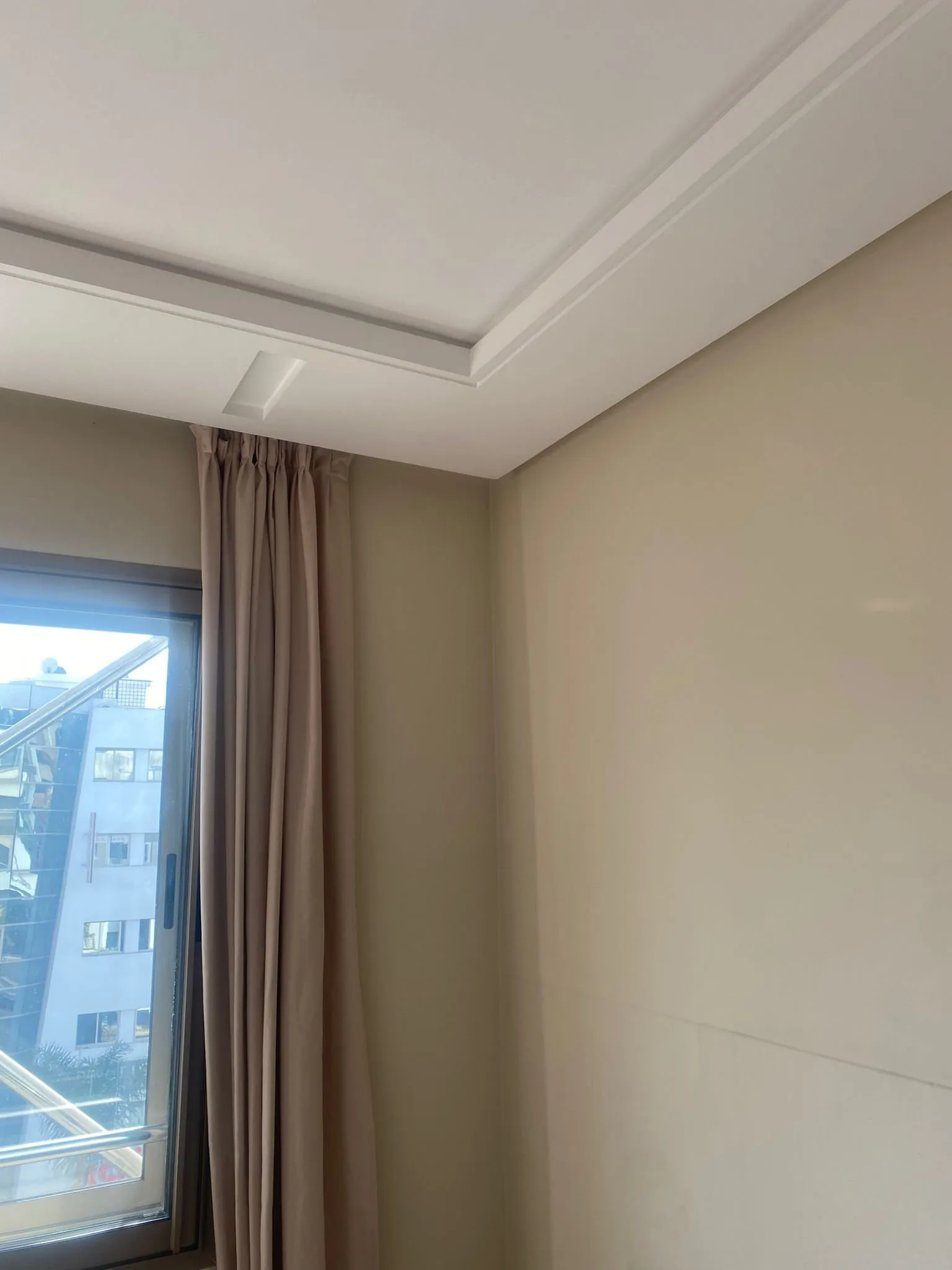 APPT SEMI MEUBLE  A LOUER -RACINE- - الدار البيضاء (4)