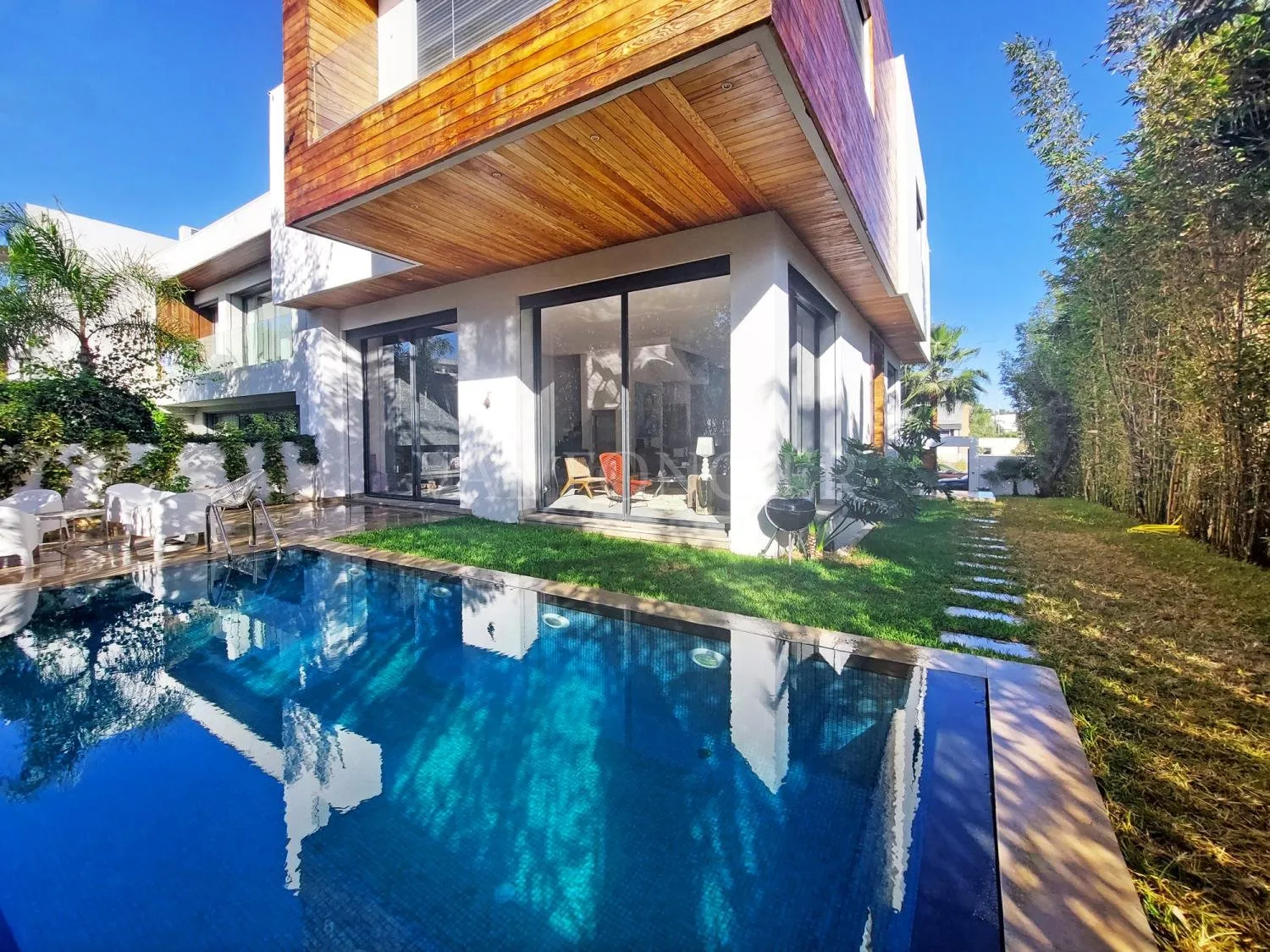 Location exceptionnelle villa moderne 4chambres avec piscine Ain Diab, Casablanca - الدار البيضاء