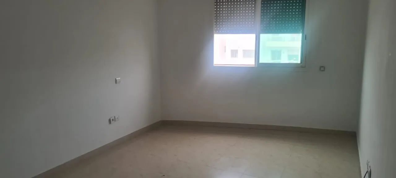 Très appartement à louer sans vis-à-vis très ensoleiller à Hay Ryad - الرباط (4)