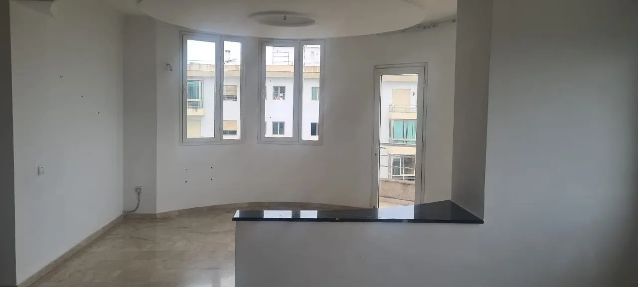 Très appartement à louer sans vis-à-vis très ensoleiller à Hay Ryad - الرباط (2)