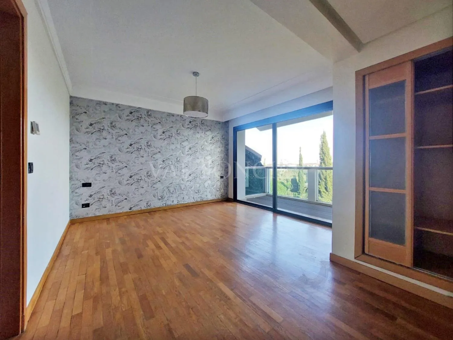Location très bel appartement 150m2 3chambres, Bouskoura ville verte - الدار البيضاء (4)