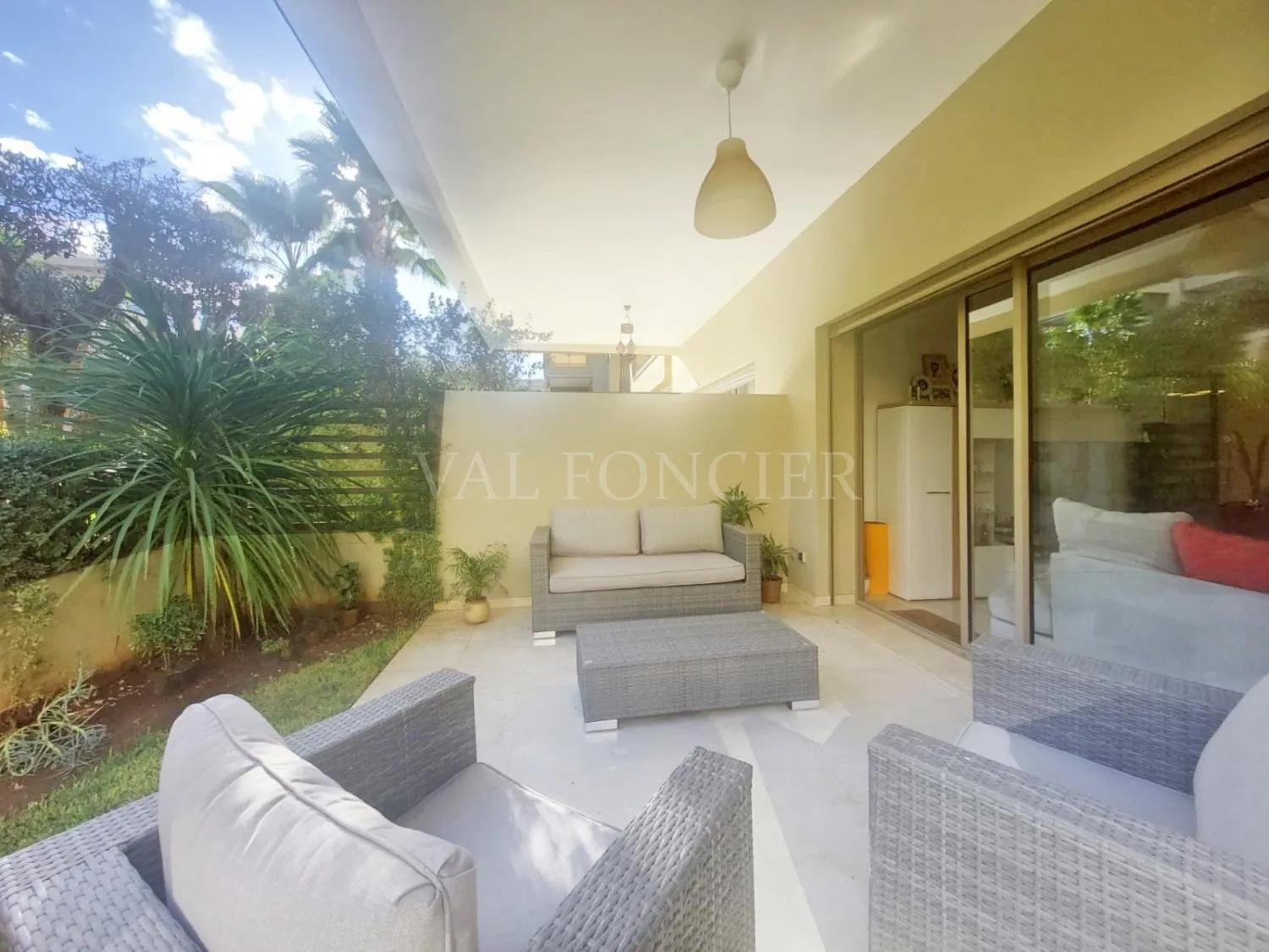 Location Très joli Rez-de-jardin meublé moderne 203m2 à la ville verte de Bouskoura - الدار البيضاء