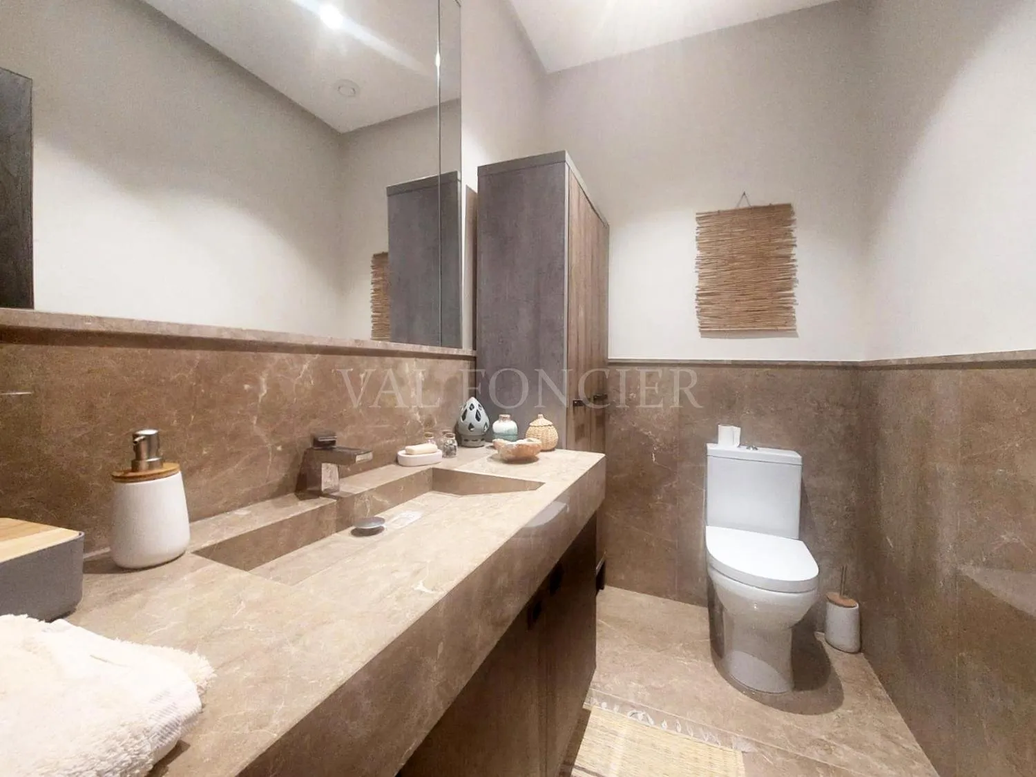 Location Très joli Rez-de-jardin meublé moderne 203m2 à la ville verte de Bouskoura - الدار البيضاء (4)