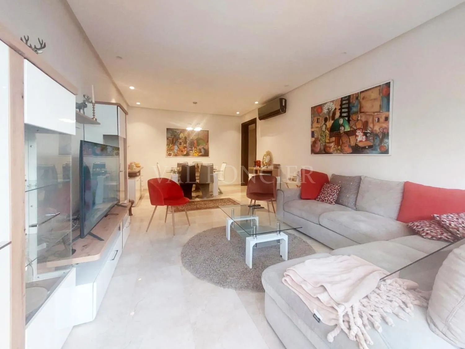 Location Très joli Rez-de-jardin meublé moderne 203m2 à la ville verte de Bouskoura - الدار البيضاء (2)