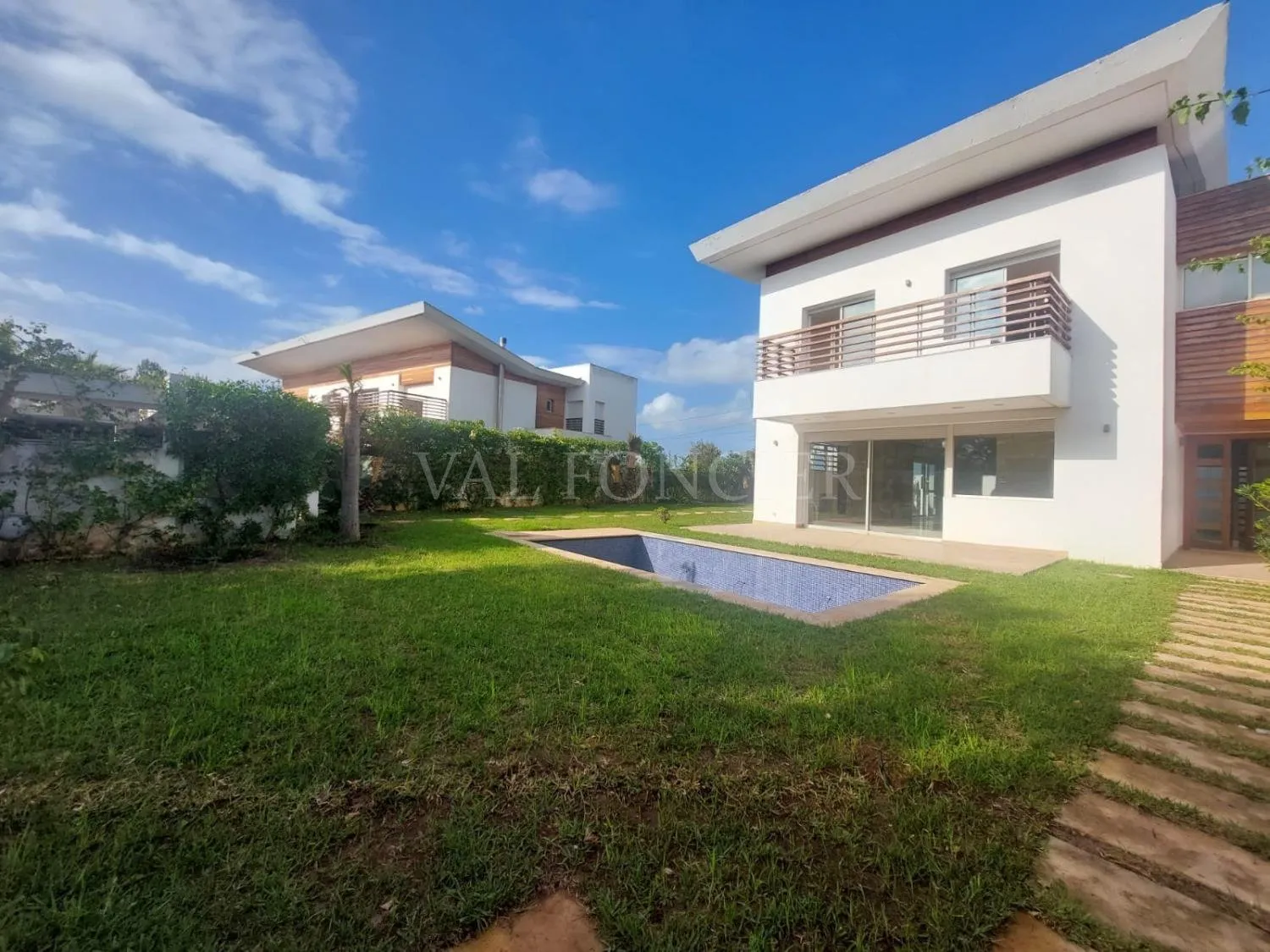 Location villa superficie 650m2 4chambres avec piscine, Bouskoura - الدار البيضاء (2)
