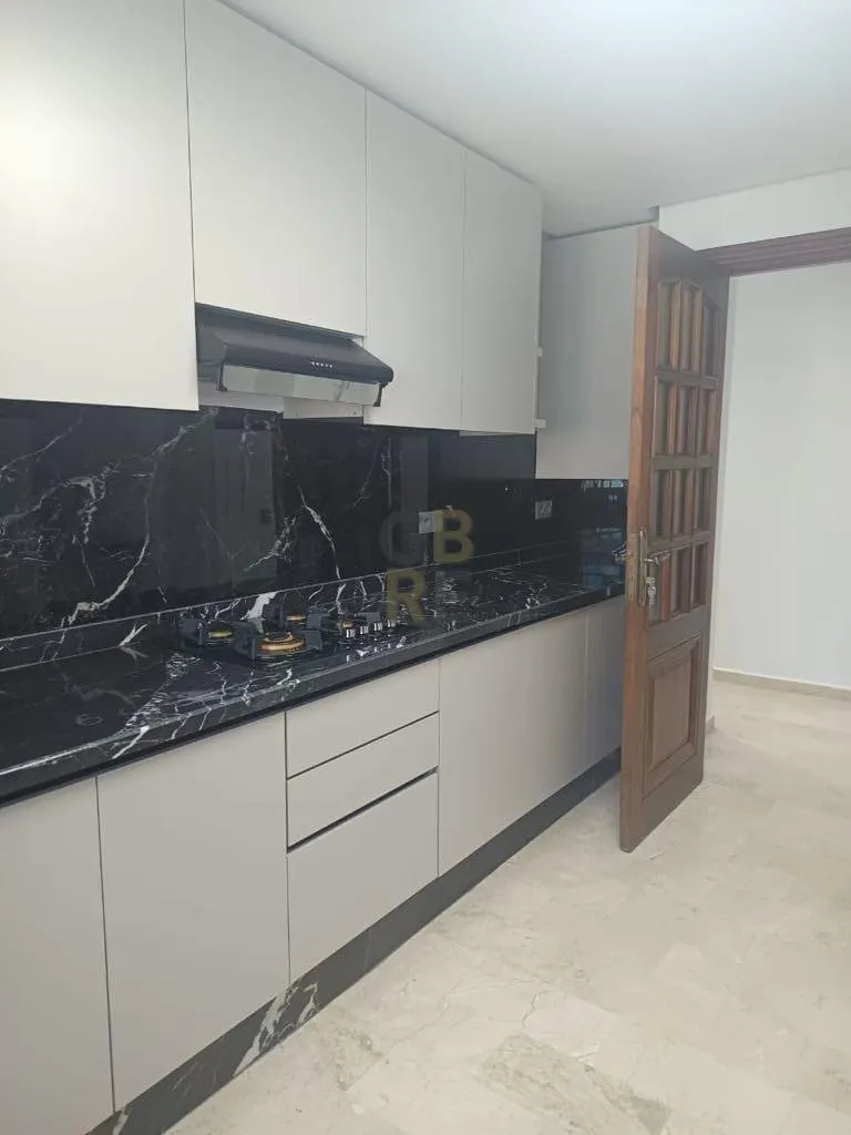Superbe appartement à louer sans vis-à-vis très ensoleiller à Hay Riad - الرباط (3)