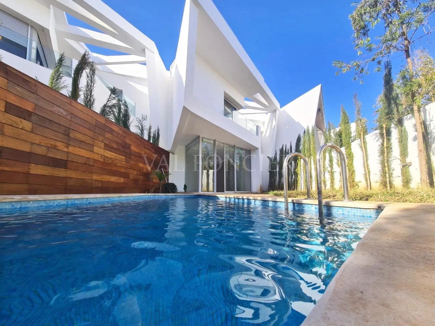 Location très belle villa contemporaine 3chambres avec piscine Ville verte Bouskoura - الدار البيضاء