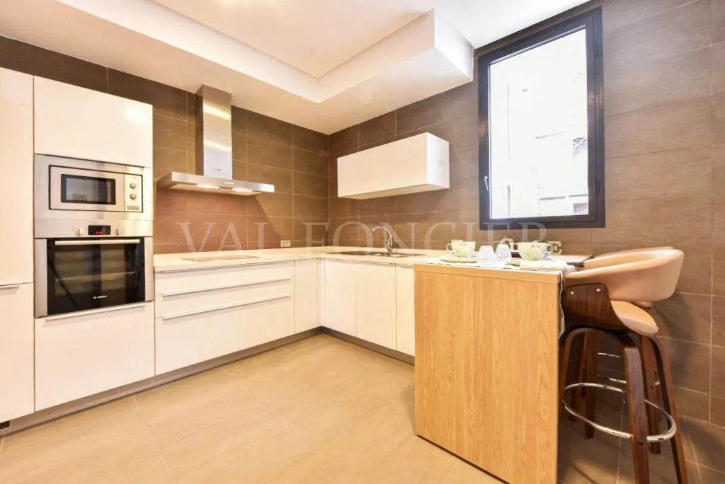 Location luxueux appartement meublé moderne 3chambres avec terrasse, Ain Diab - الدار البيضاء (4)